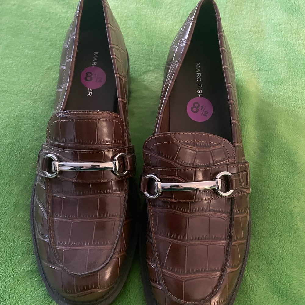 Marc Fisher size 8.5 brown horse bit heeled loafers